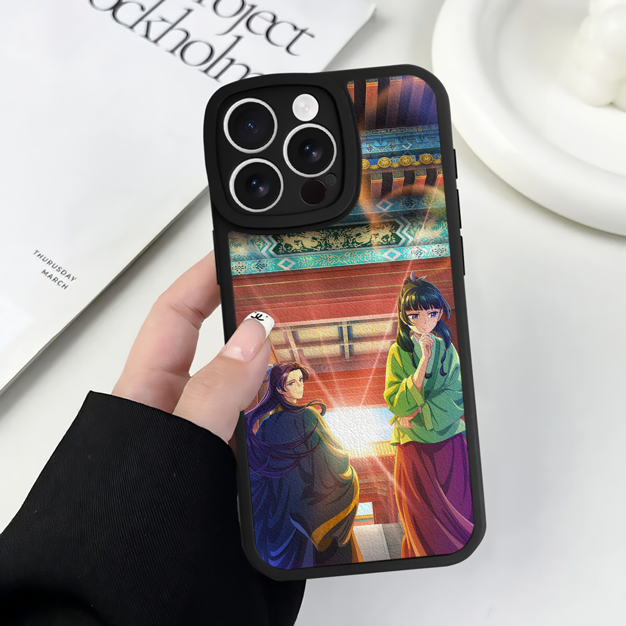 （画像用） 薬屋のひとりごと The Apothecary Diaries 【iPhone 16シリーズ対応】シリコンスマホケース（レザー調） 材質：シリコン